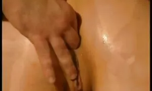 ژنەکە سەیری پۆرنەکان ...
