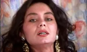 نەنکە موودارەکانی پێ ...
