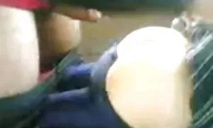 سێکسی کۆم لەناو ئۆتۆ ...